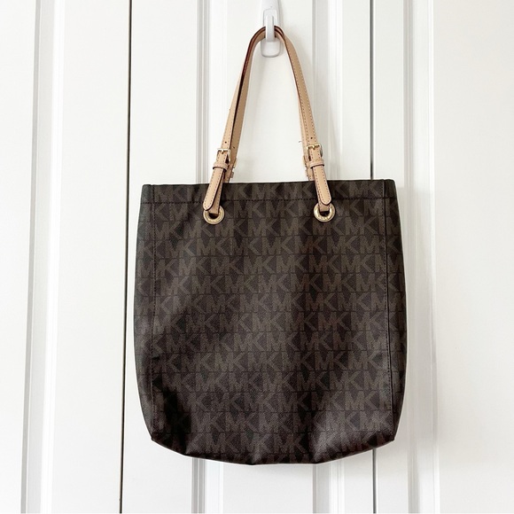 Michael Kors brown monogram laptop tote bag - Picture 2 of 5